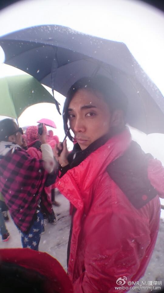 梁姓演員，從無名到舞臺之星，自信與成就感的蛻變之旅