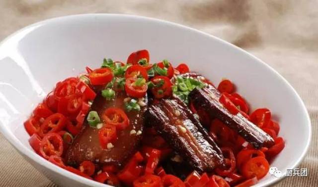 熱門暢銷菜品探秘，小巷美食秘境的誘人魅力