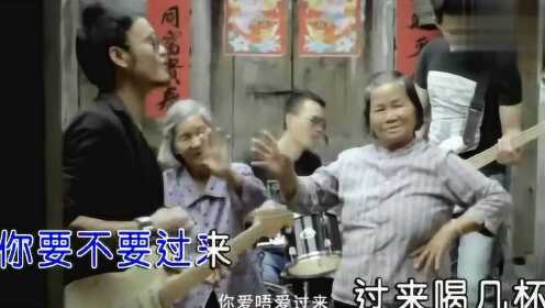 張?zhí)J葦最新客家話視頻，親情與友情的溫馨日常