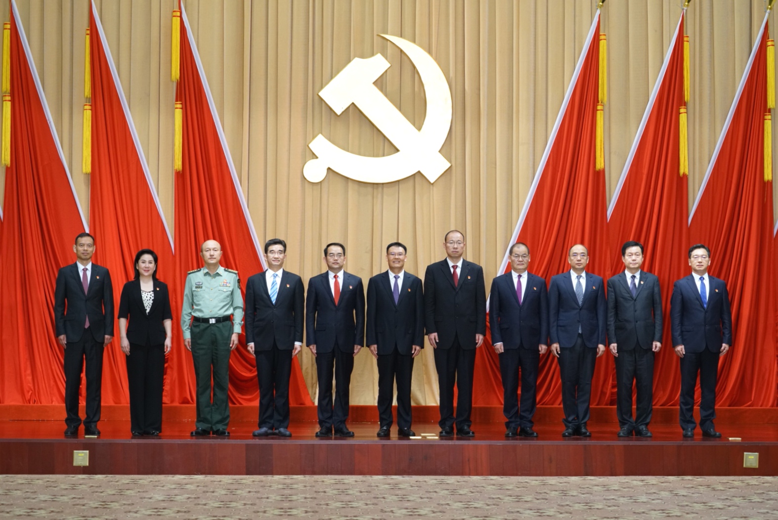 信陽市委常委名單最新揭曉，小巷中的獨(dú)特風(fēng)味等你來探索之旅